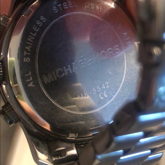 Michael Kors Women’s Watch Oversized Runway Metallic Black - Picture 7 of 7